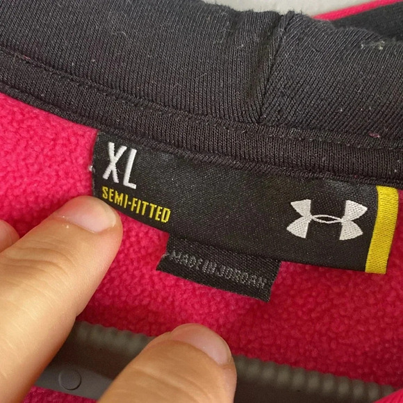 Under armor, hot pink hoodie size extra large, semi fitted - Picture 8 of 11